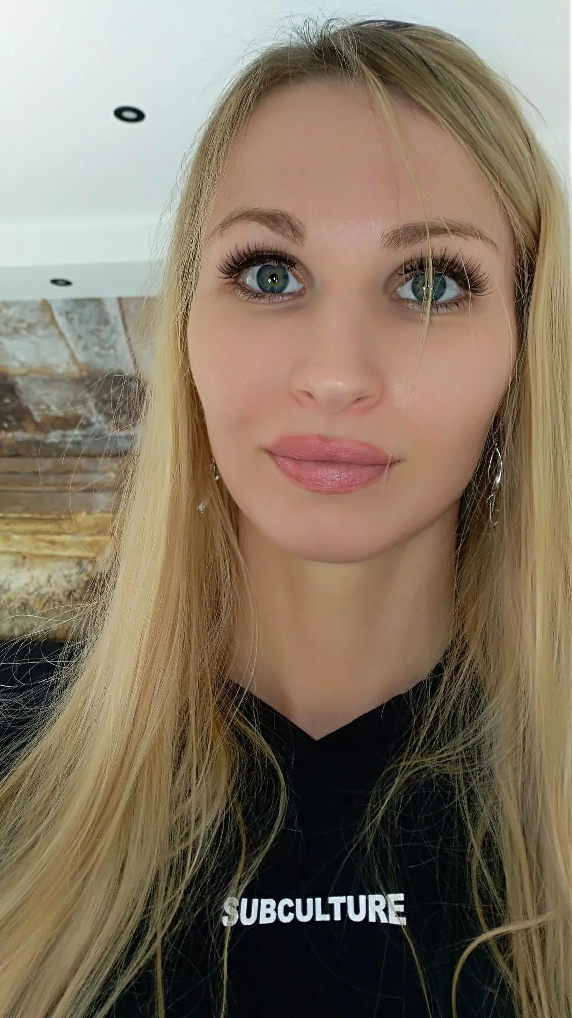 look into my eyes posted by NoCarrot8196