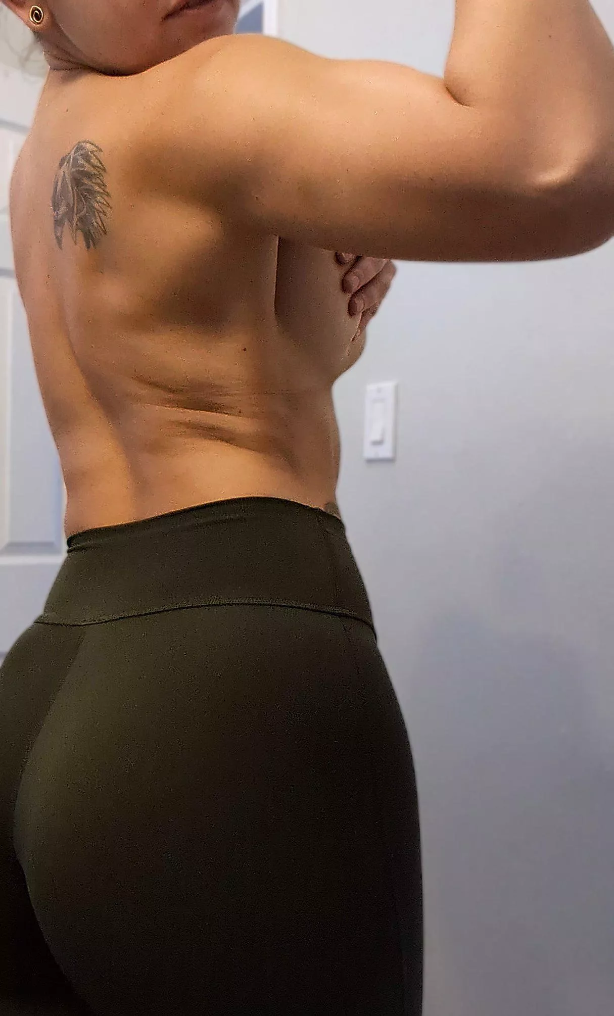 Making My Back more Kissable posted by racymacy1