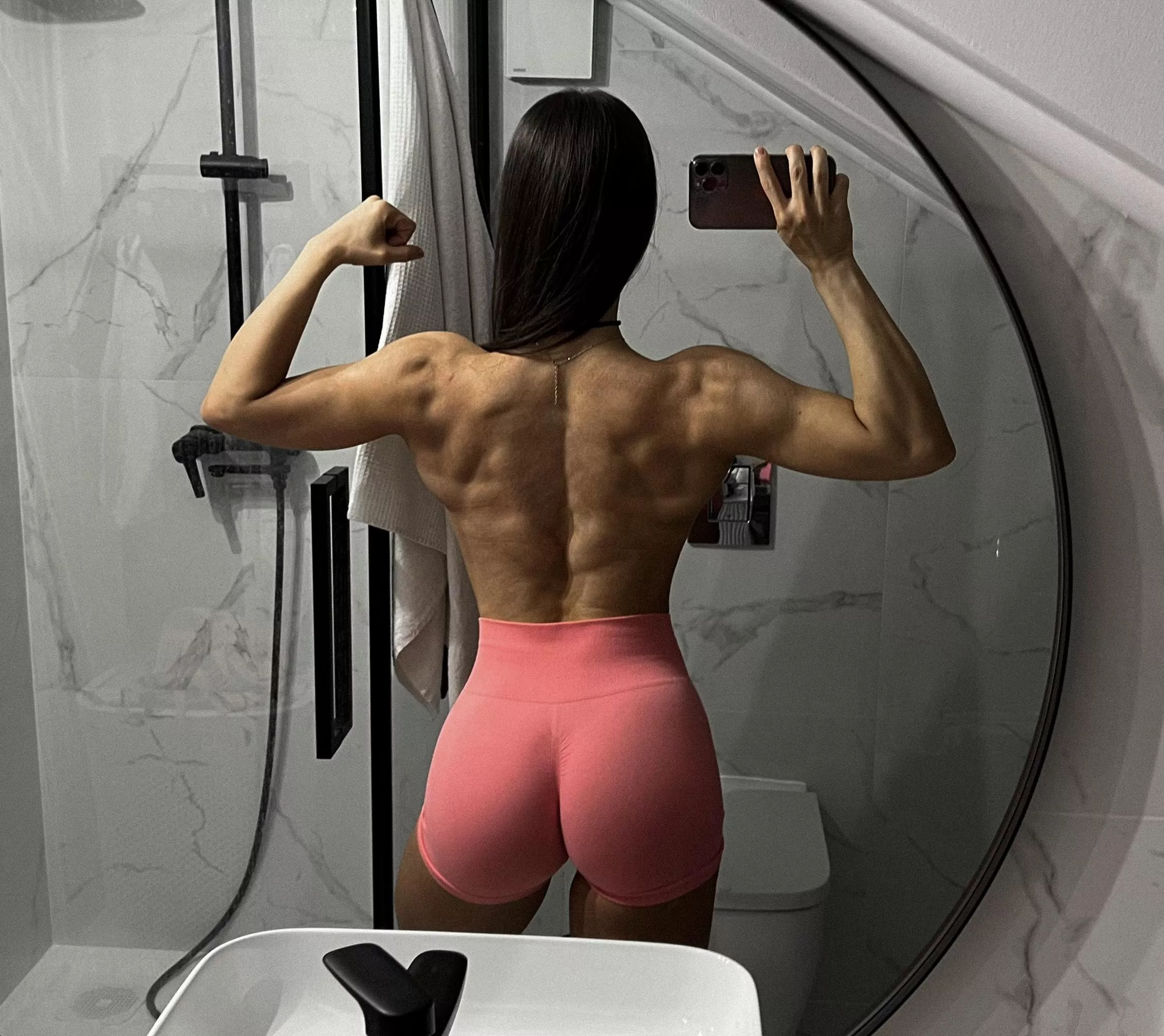 shredded back to the bone posted by linasphysique_