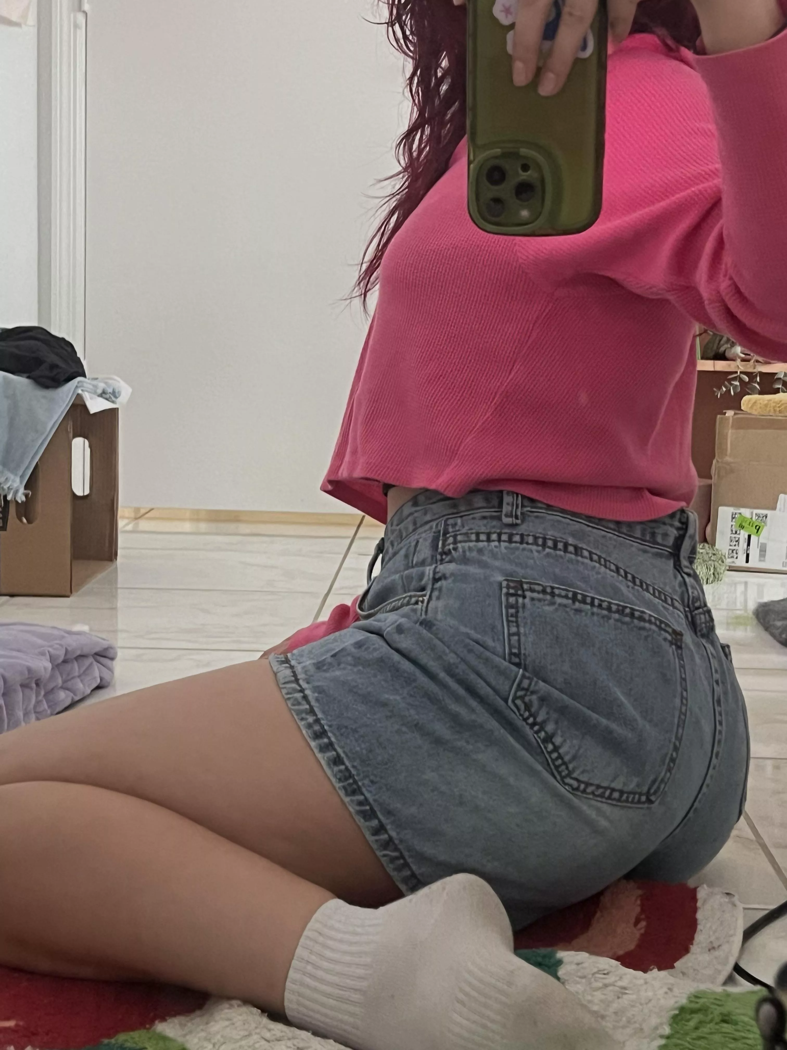 Sitting prettyyy posted by lilyydayy