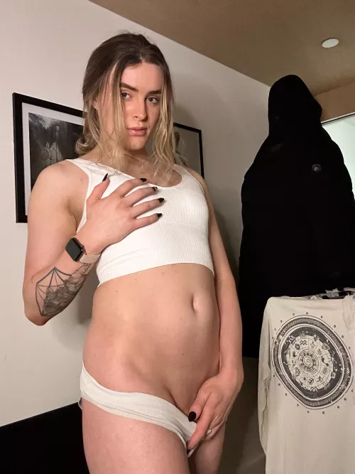 What happens when we have our date and I pull out my girlcock? by ts_laramcx