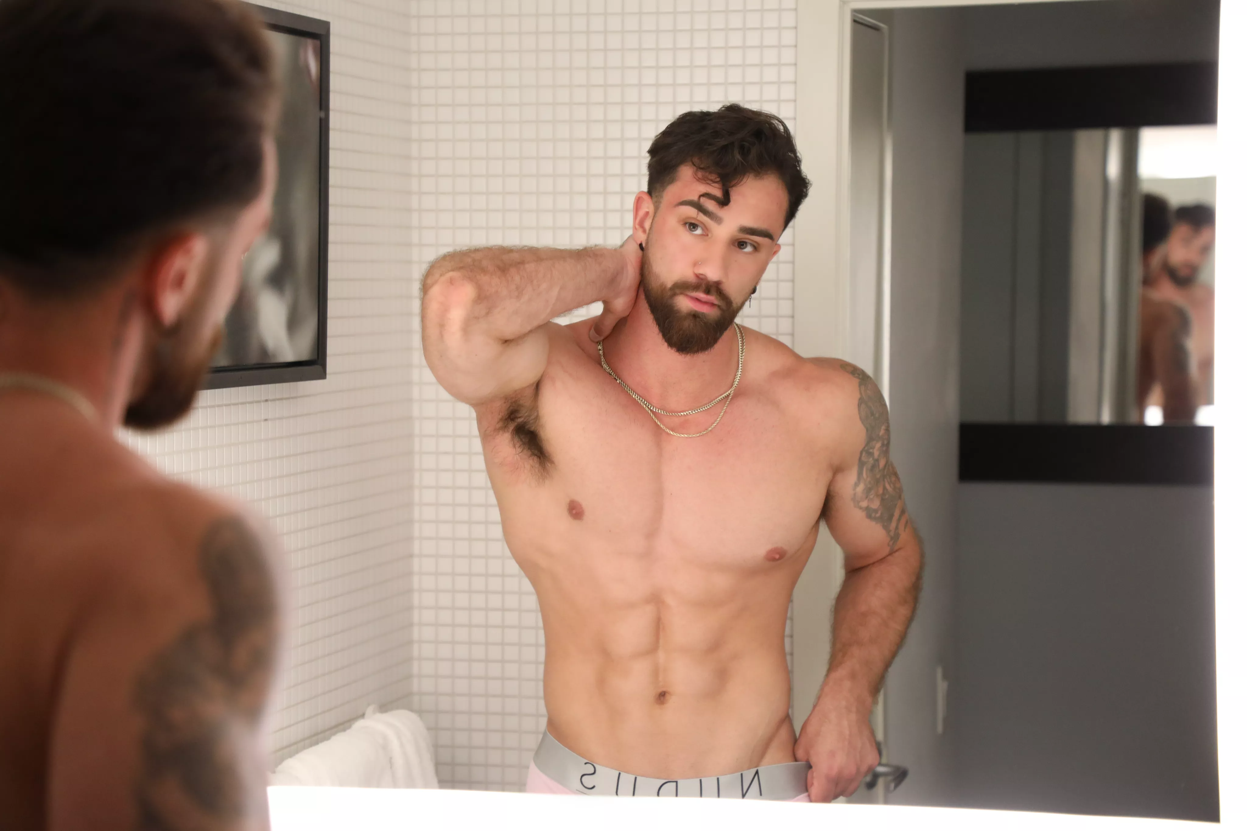 Bathroom lightning looks good on me  posted by alphaflexer