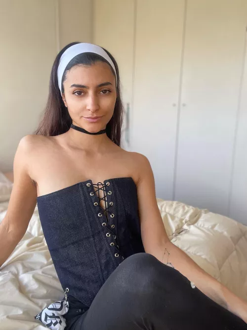 Do you want to adjust my corset? It's loose. by Moonligthh