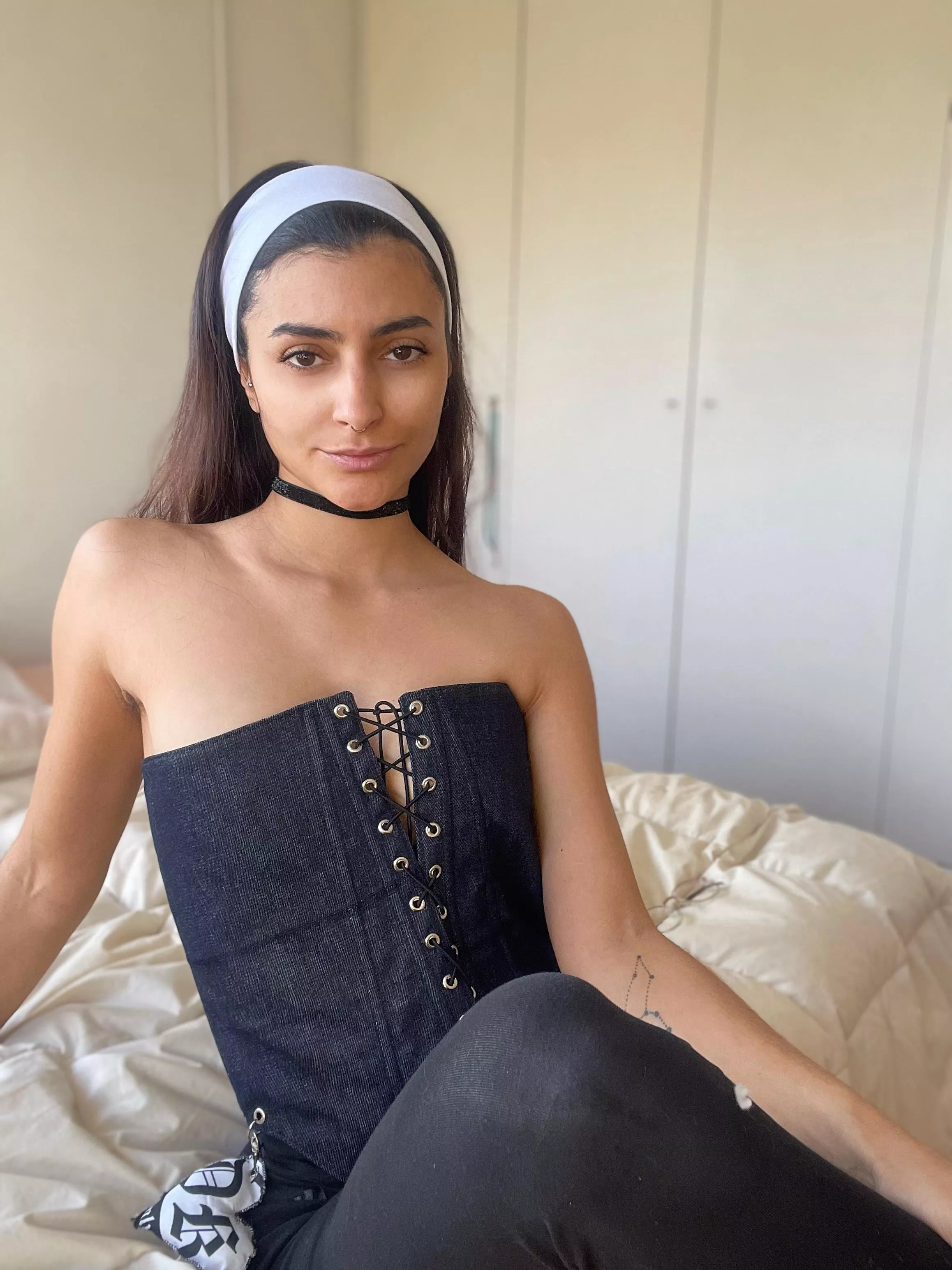 Do you want to adjust my corset? It's loose. posted by Moonligthh