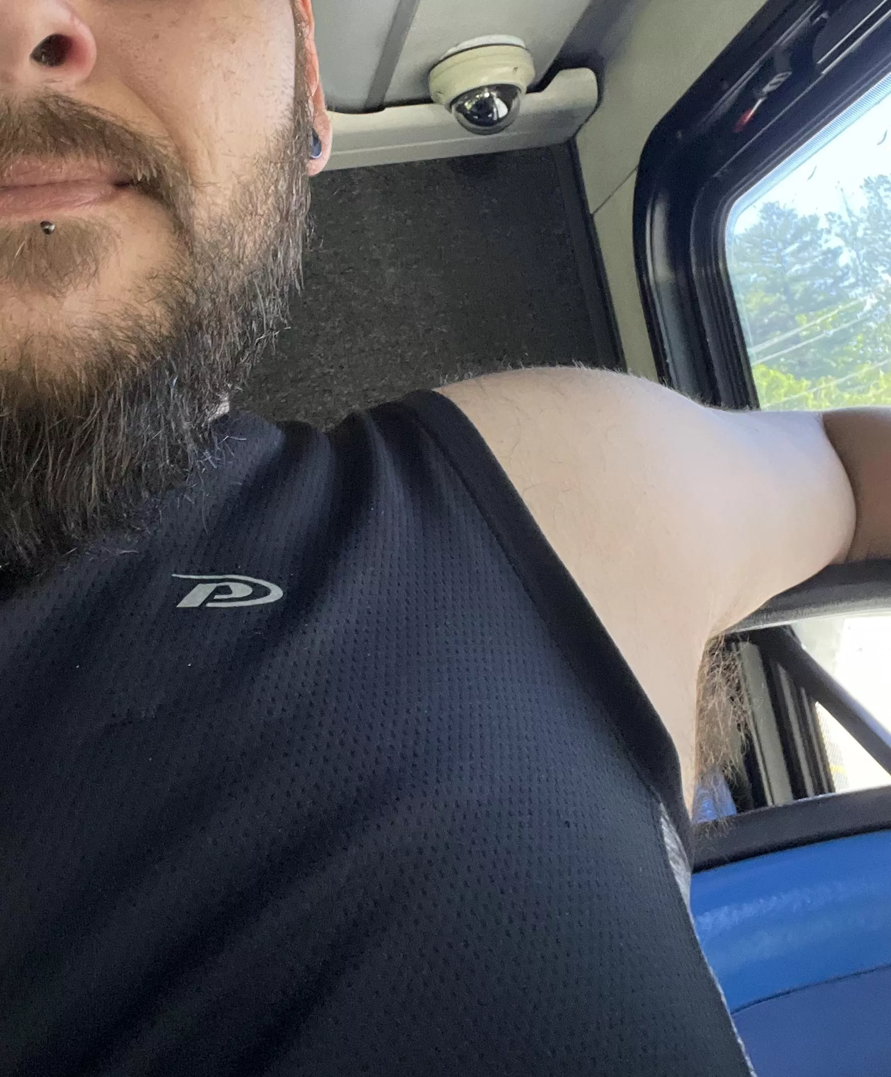 Everyone else sleeveless and musky?  posted by Suspicious_Cod_1001