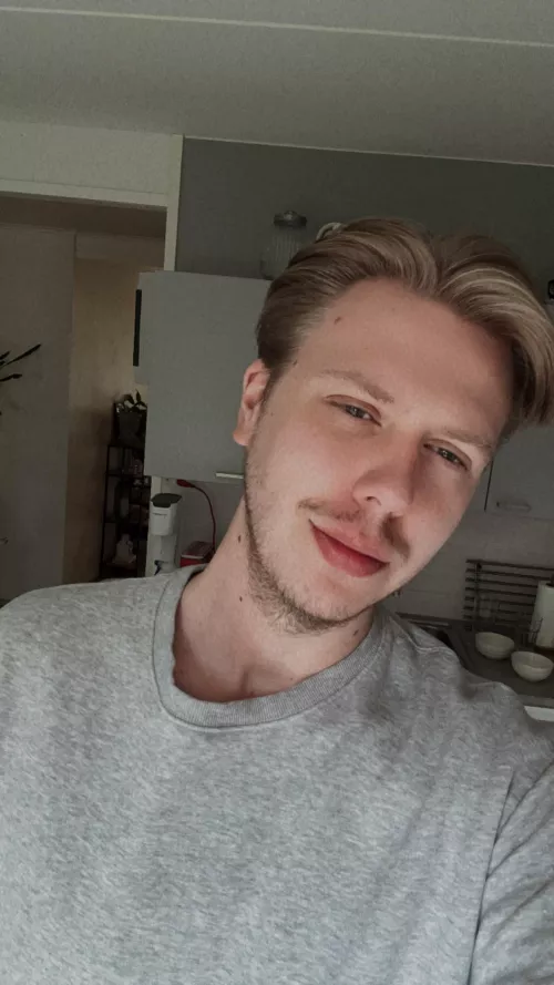 Up for games and friends ✊🏻 (apex,dbd,monster hunter,fortnite and many other games) by SourGaymer