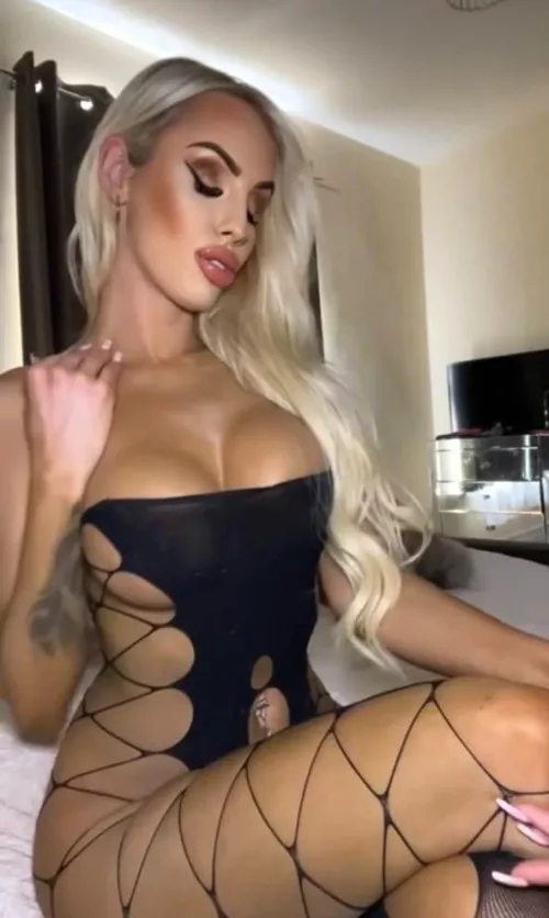 Watching you lose control as I tease and please you with my ample curves is a huge turn on for me by Giadmkj