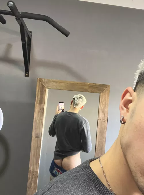 What would you do if i sit on your face with my big ass? by ReedZayn