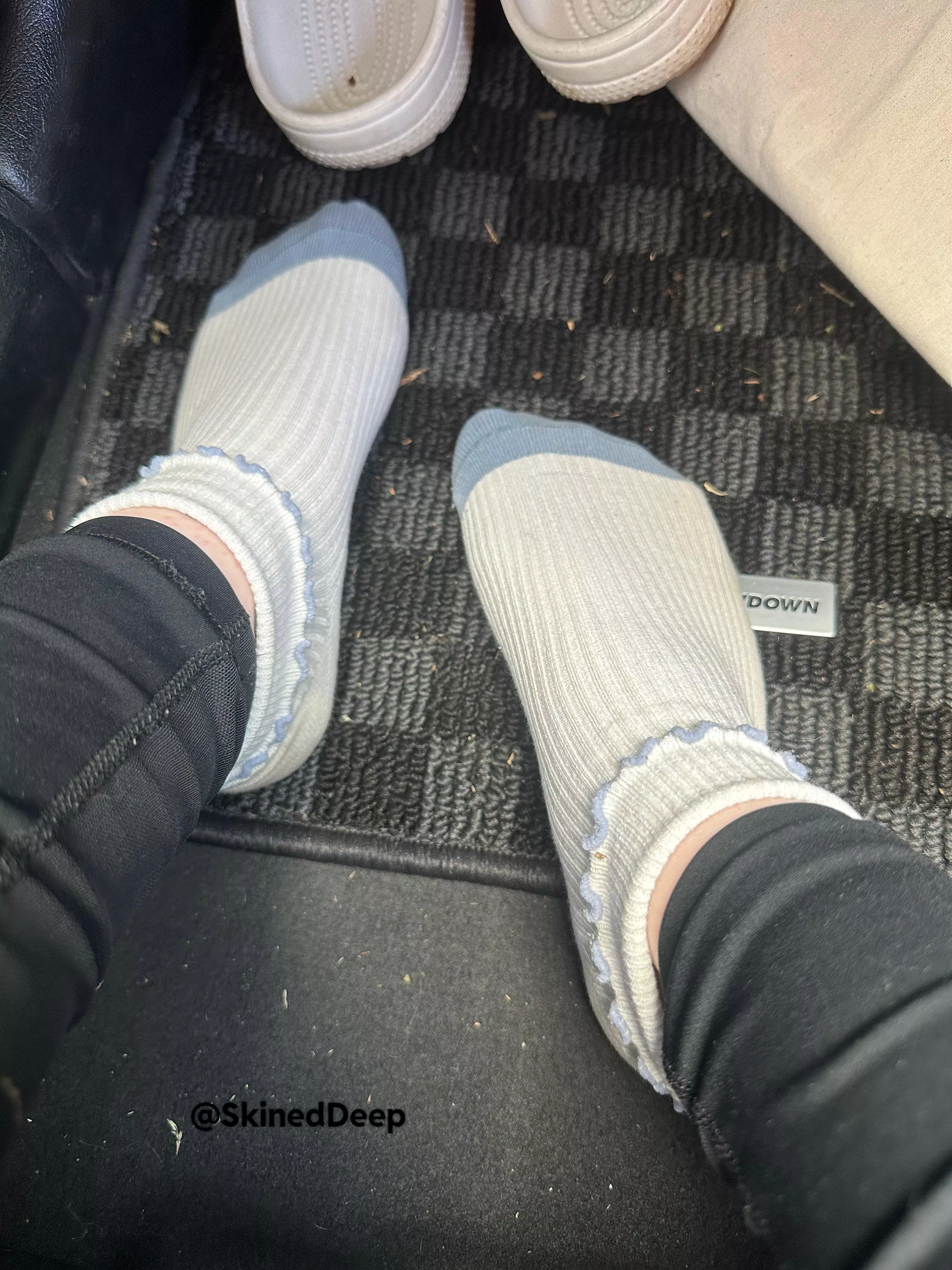 [18F]Been wearing these alllll day 😩 posted by SkinedDeep