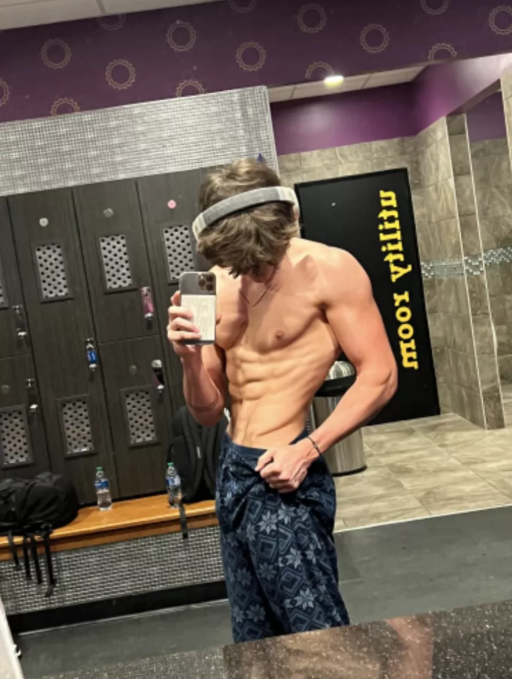 [19]Would you lick my body? posted by DylanFaron