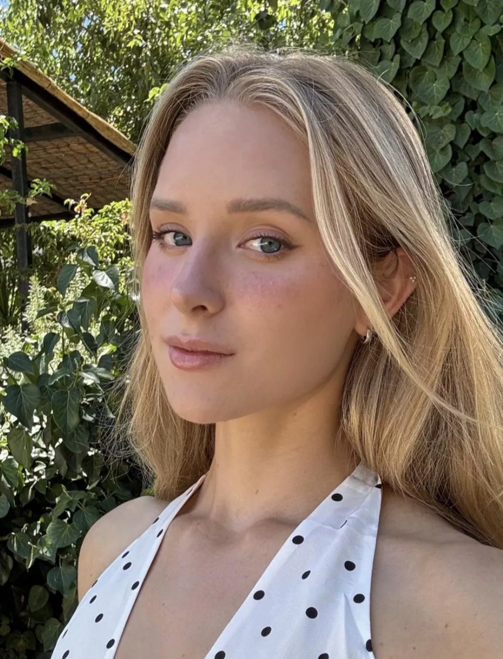 Caroline Zalog posted by Ken789gh