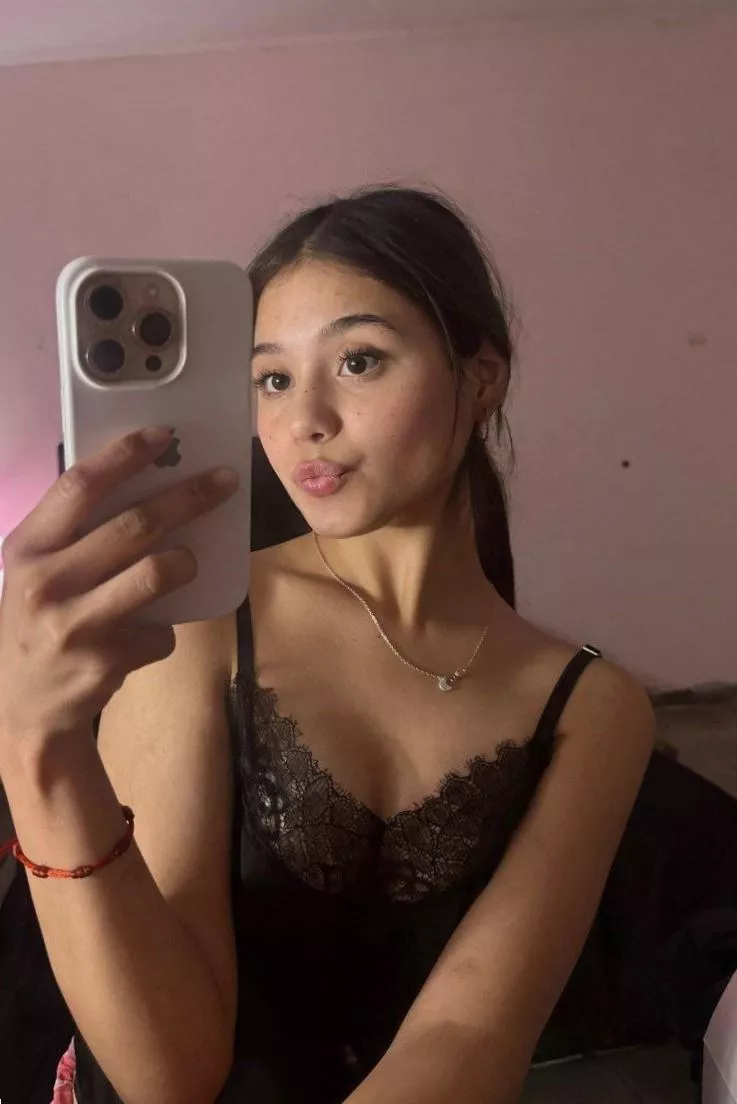 ''Cutish'' or sexy, I can't decide! posted by Serious-Basil-2759