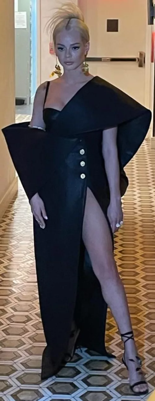 Dress And Sexy Leg by TaylorSwiftIsSexy