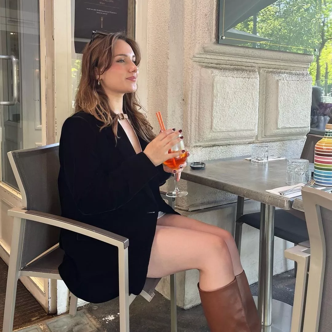 Ezgi Gezzer posted by Pixane