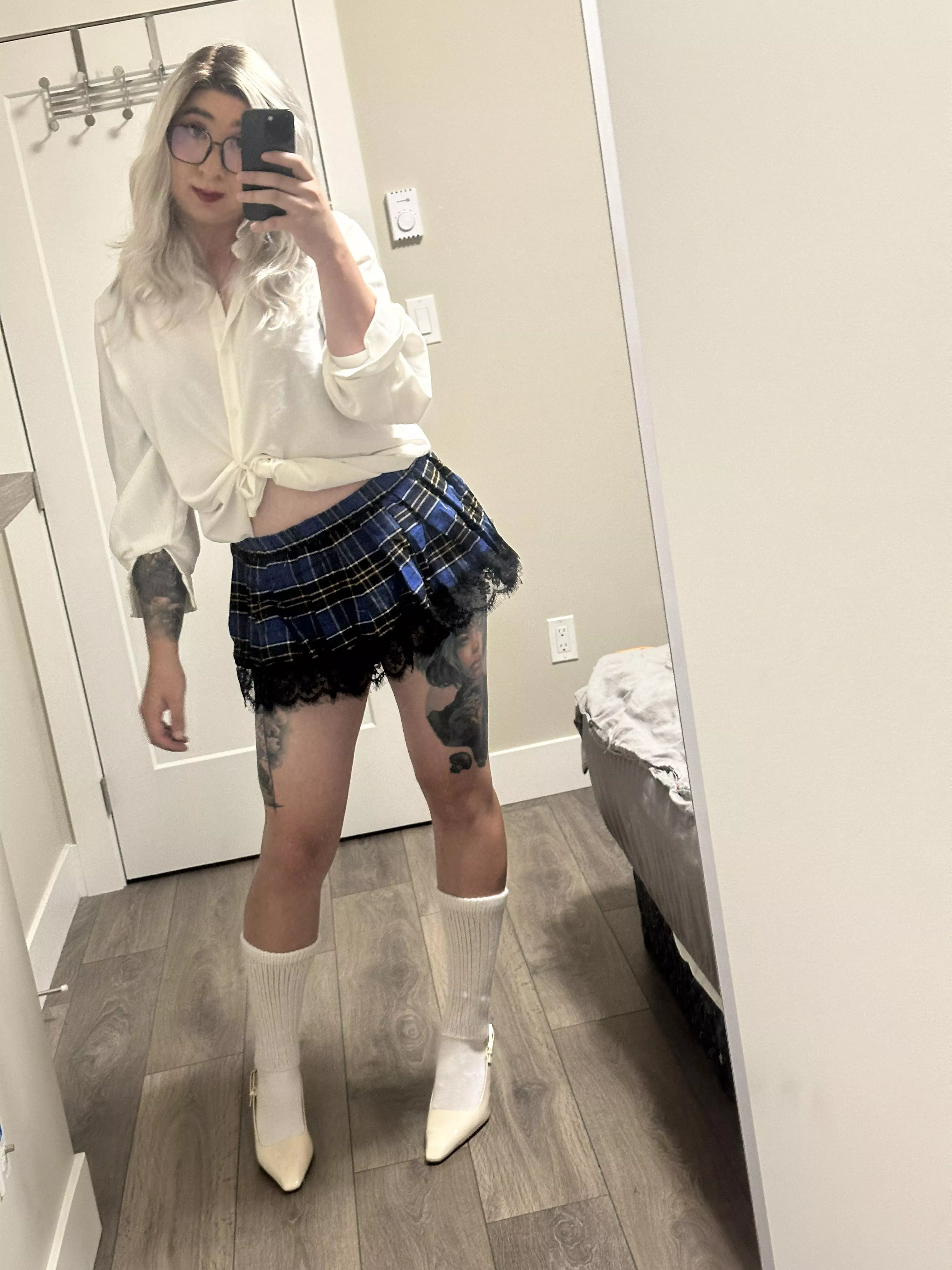 Let’s cut to the chase! I’m a sucker for attention 🙈 posted by Cindy_fem_