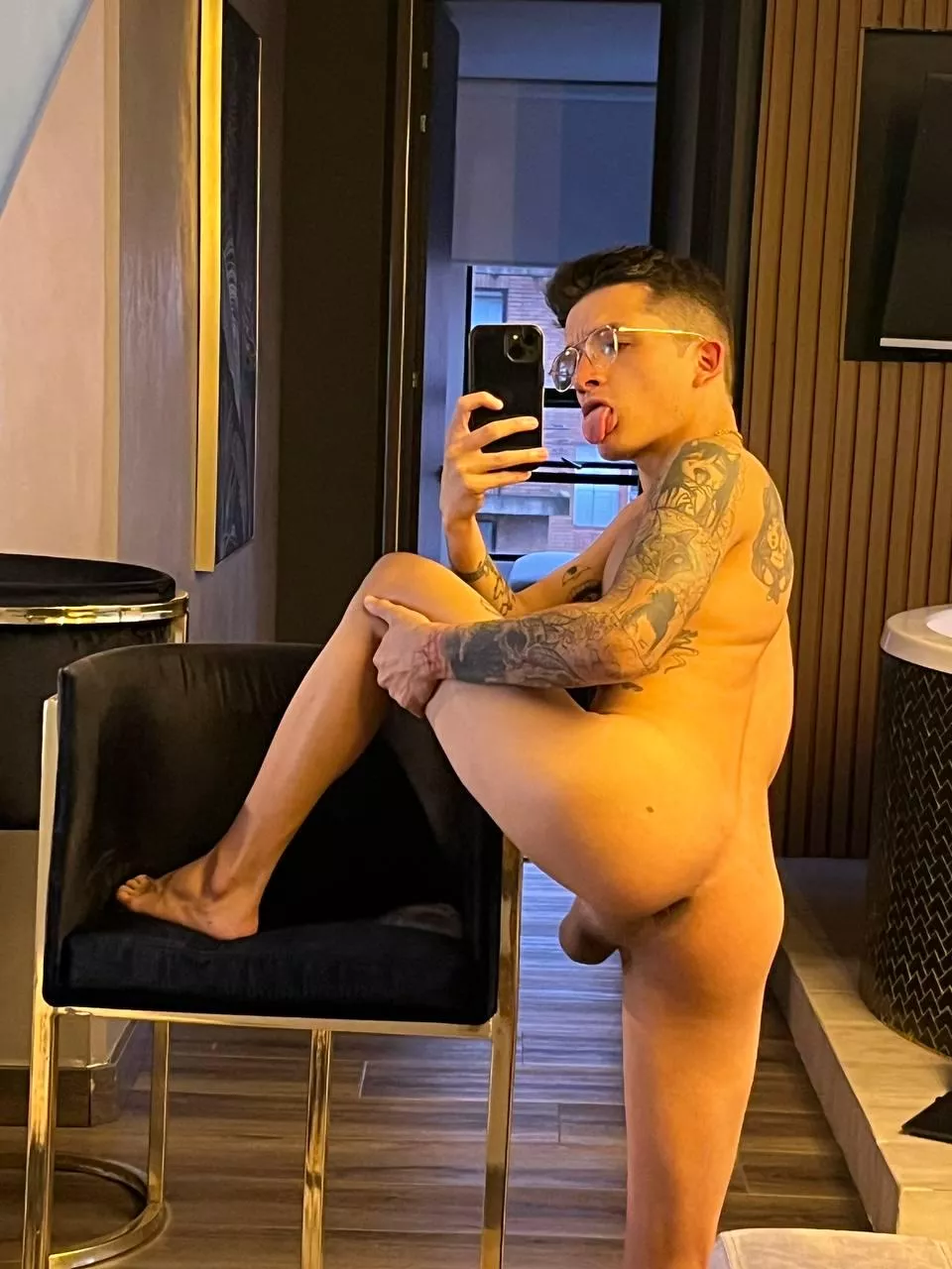 my neighbour said I had a girls ass🙈 posted by Jintwink_