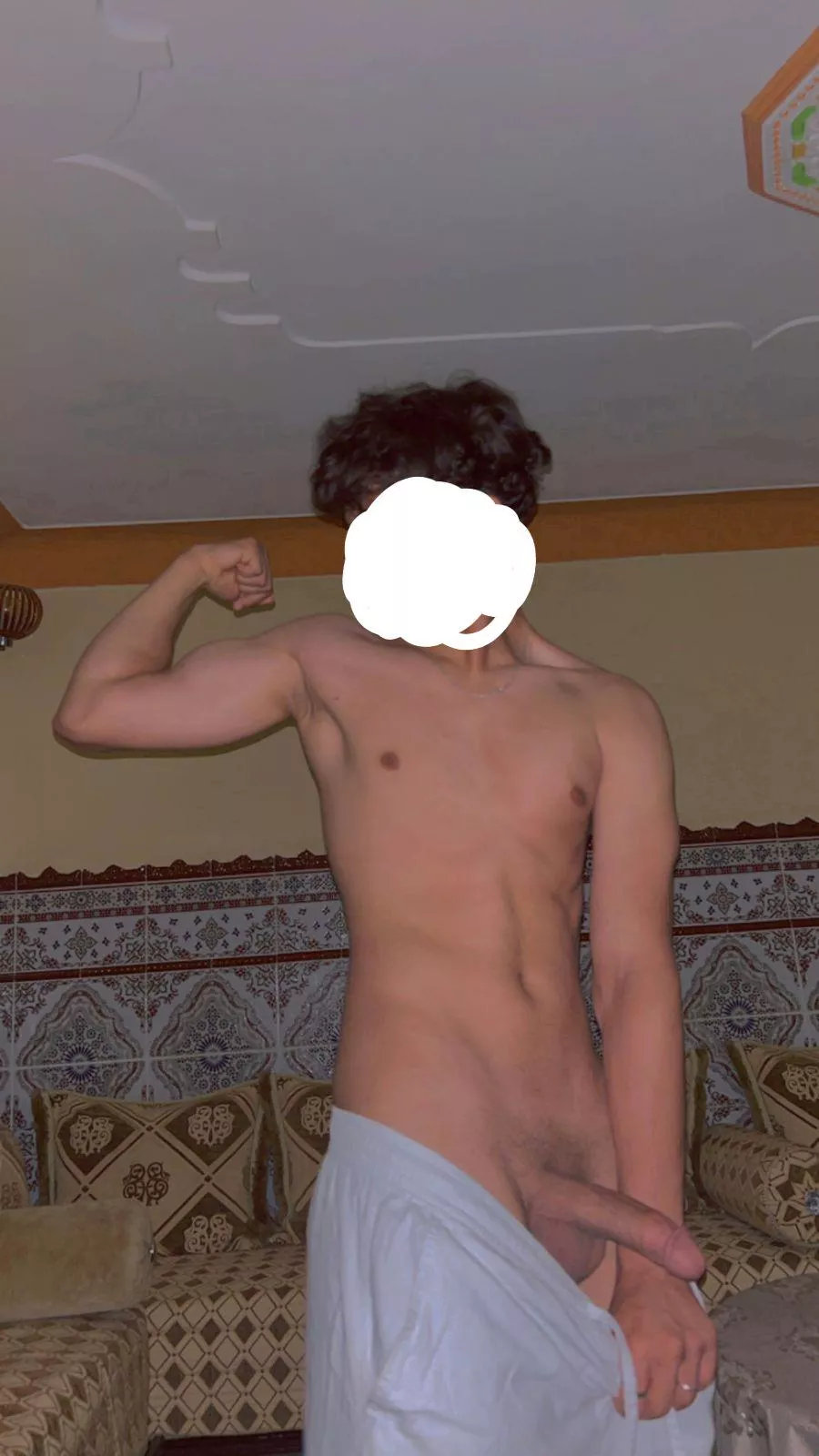 Need someone to send nudes to! posted by boinextdoor2