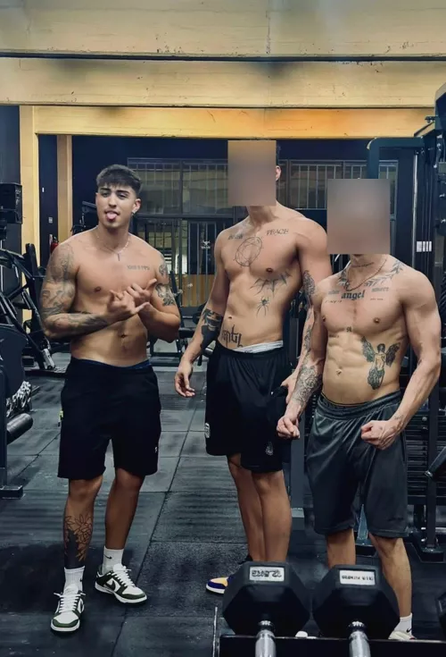 Which of these 6-pack abs do you want to touch? by ZaynReedx