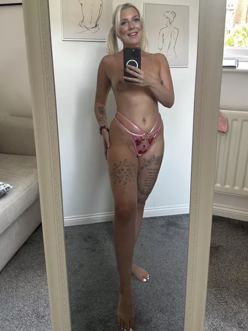 Who doesn’t love a good mirror selfie? by EmilyWalters18