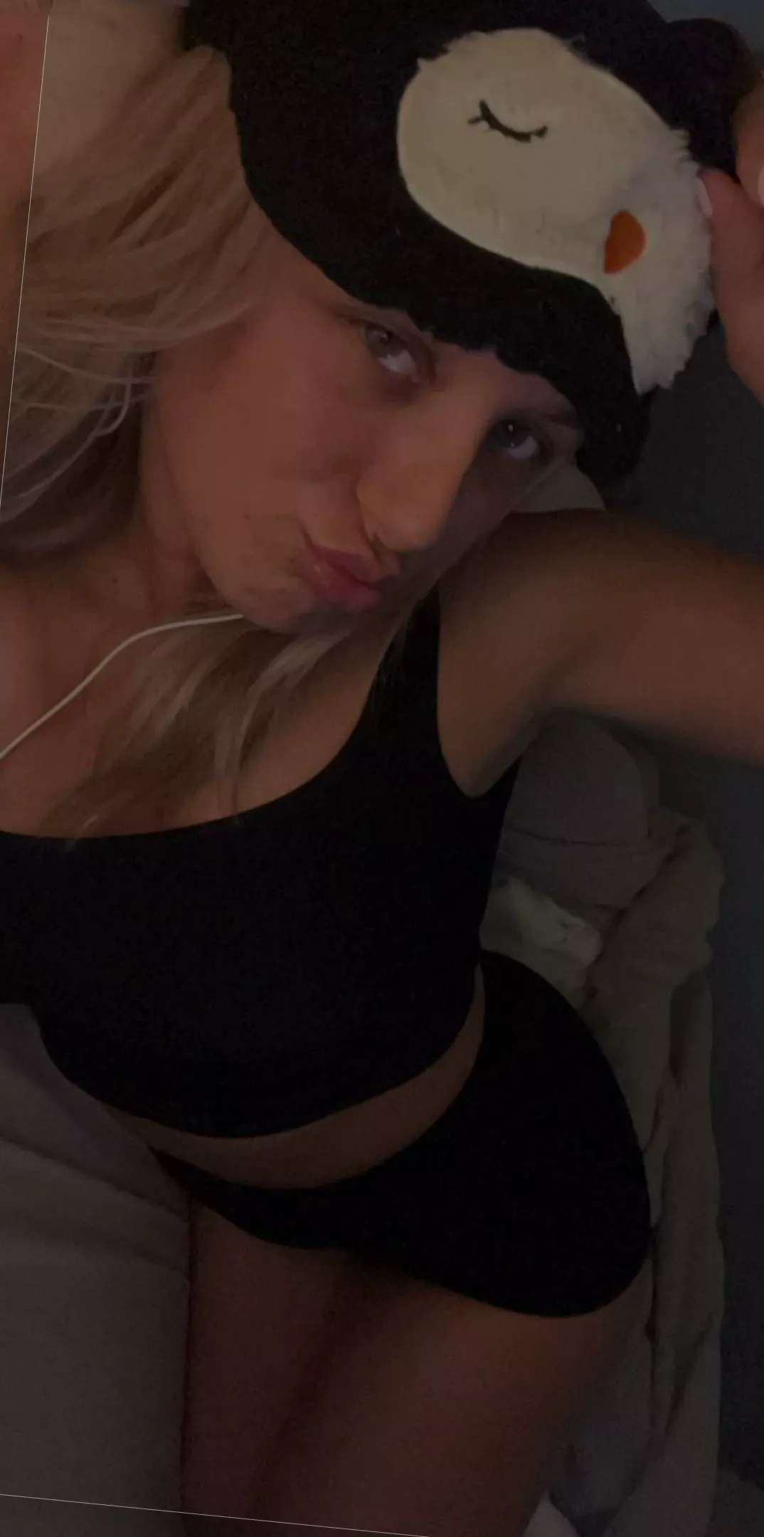 18f, Rub that cock on my pouty lips ;) xx posted by cutekaliciaa