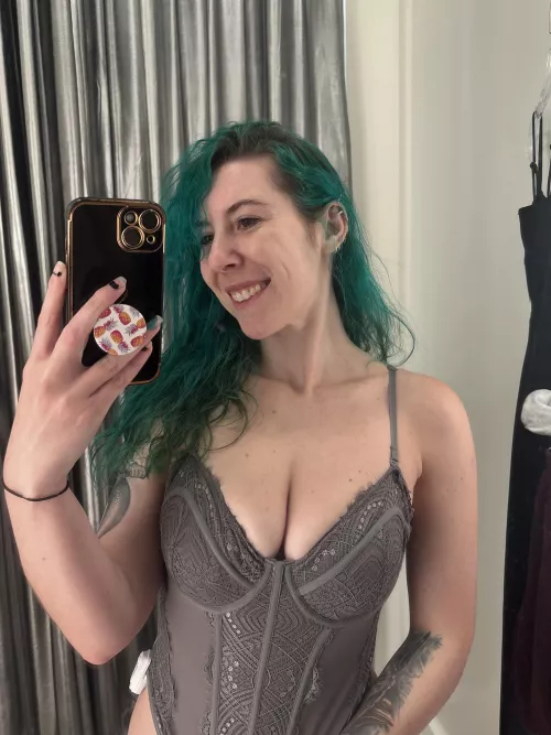 Busty in lace by sirenskiss3