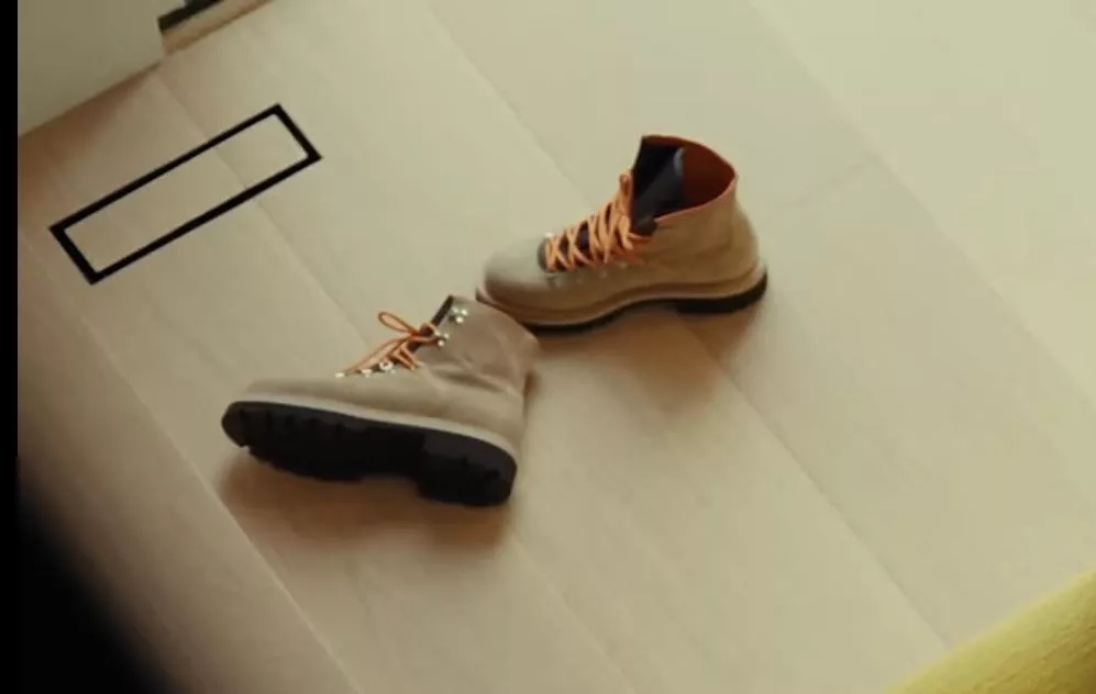 Can anyone help me identify these boots? posted by thebalancewithin