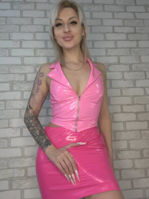 Did you catch a glimpse of something exciting, sweetheart? by CelestiaSoul