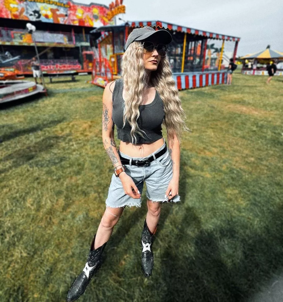 Janet Devlin posted by talans1337