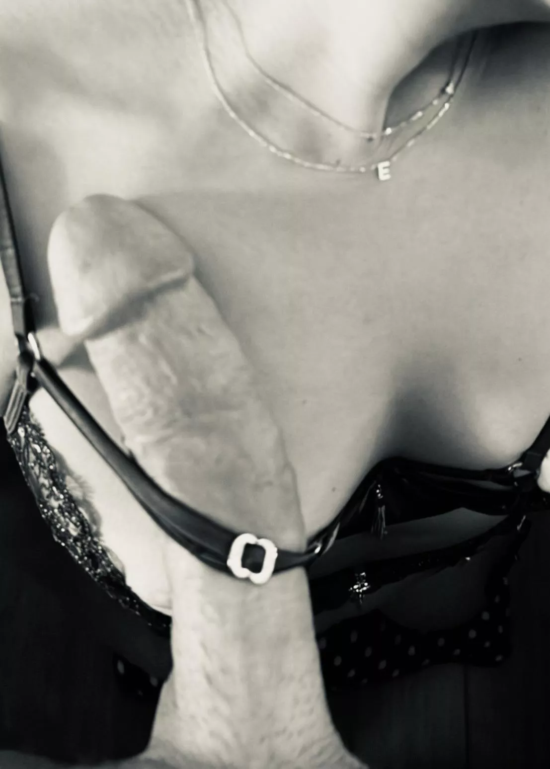 Monochrome skin on skin posted by 2sumyouandme