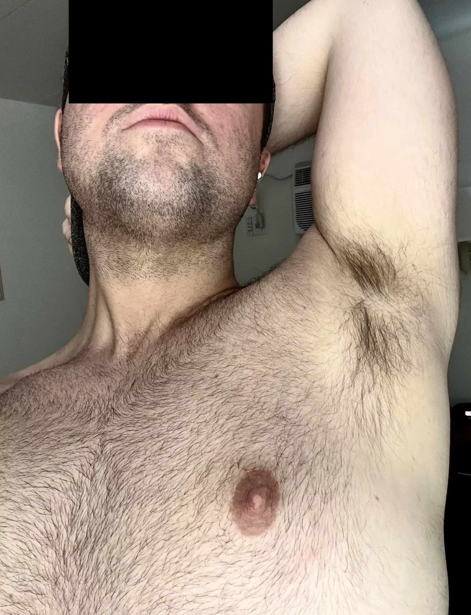 Post-beach pits! Nice and sweaty 🥵 posted by bjk0494