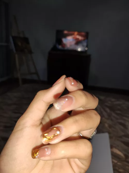 Rembruise mommy's nails 💅 by MissCamilaMaster