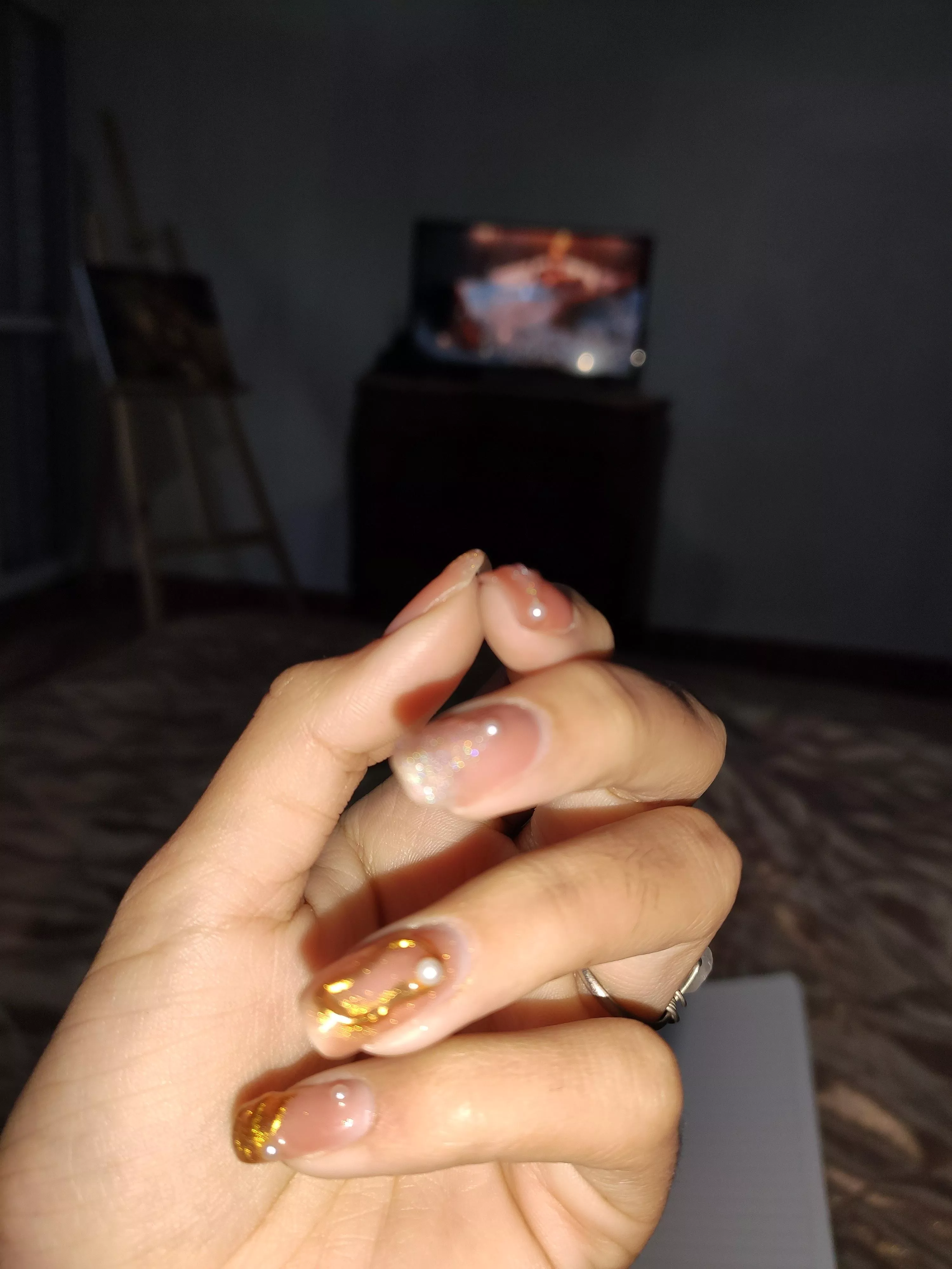 Rembruise mommy's nails 💅 posted by MissCamilaMaster