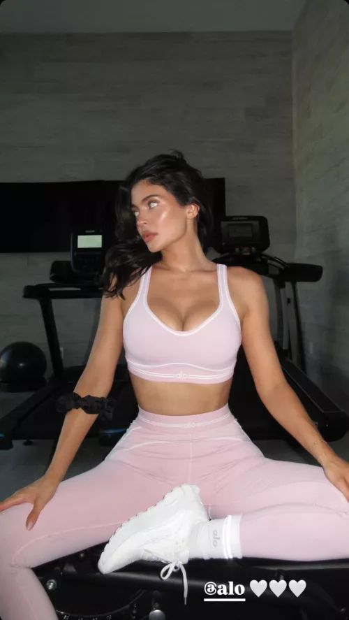 Workout w/ Alo via IG stories 8/25 by AlteredUnknwn