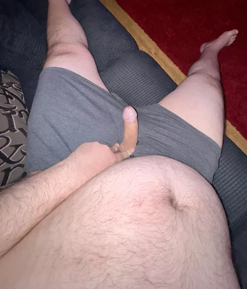 39 Uk,  come chill with this big guy.  by HuckleberryFresh1122