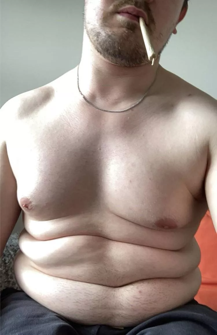 A fat dude with a fat doob (m27) first post here! posted by crazychanges