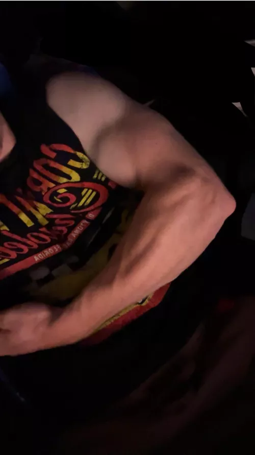 bigger bigger and bigger  by throw-away8inch