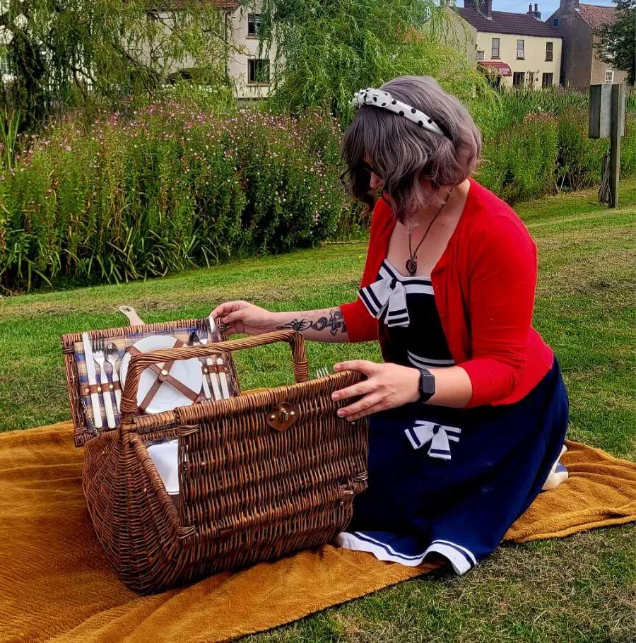 Daddy took me and Stitch for a picnic  posted by SinfulPetal01