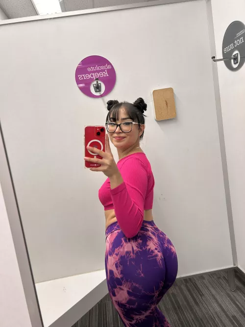 Do these yoga pants make my ass look good? by chiquiis