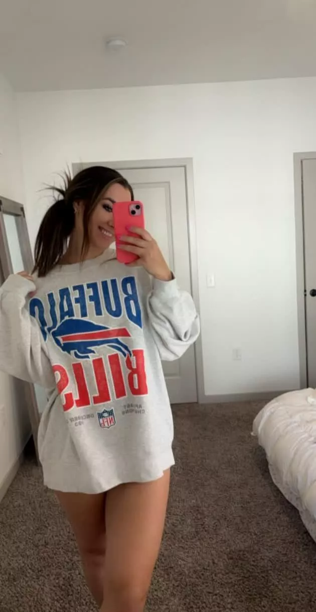 Followw @bella_lola6 posted by bustylolabella