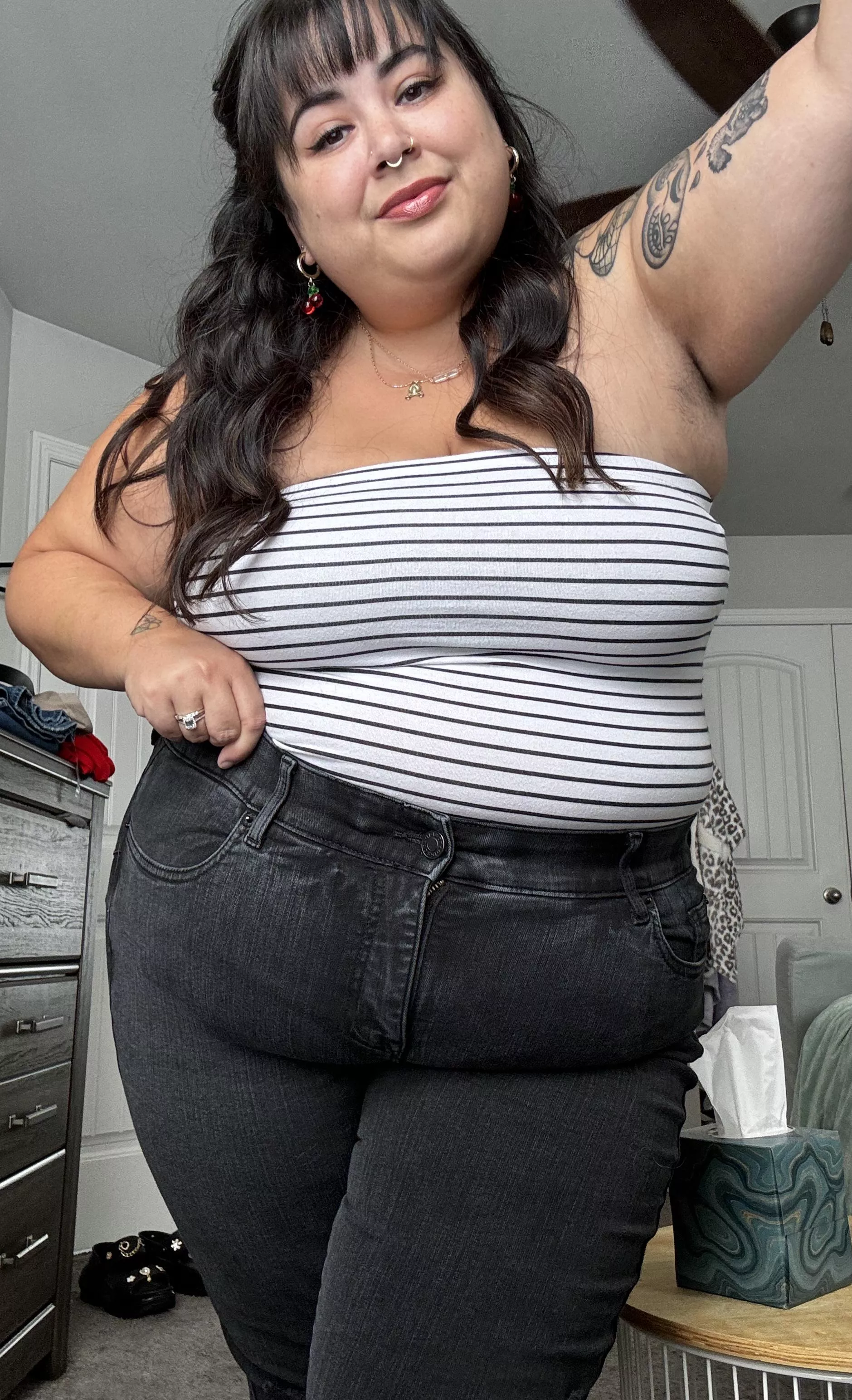 happy friday yall 🖤 posted by maria_moans_