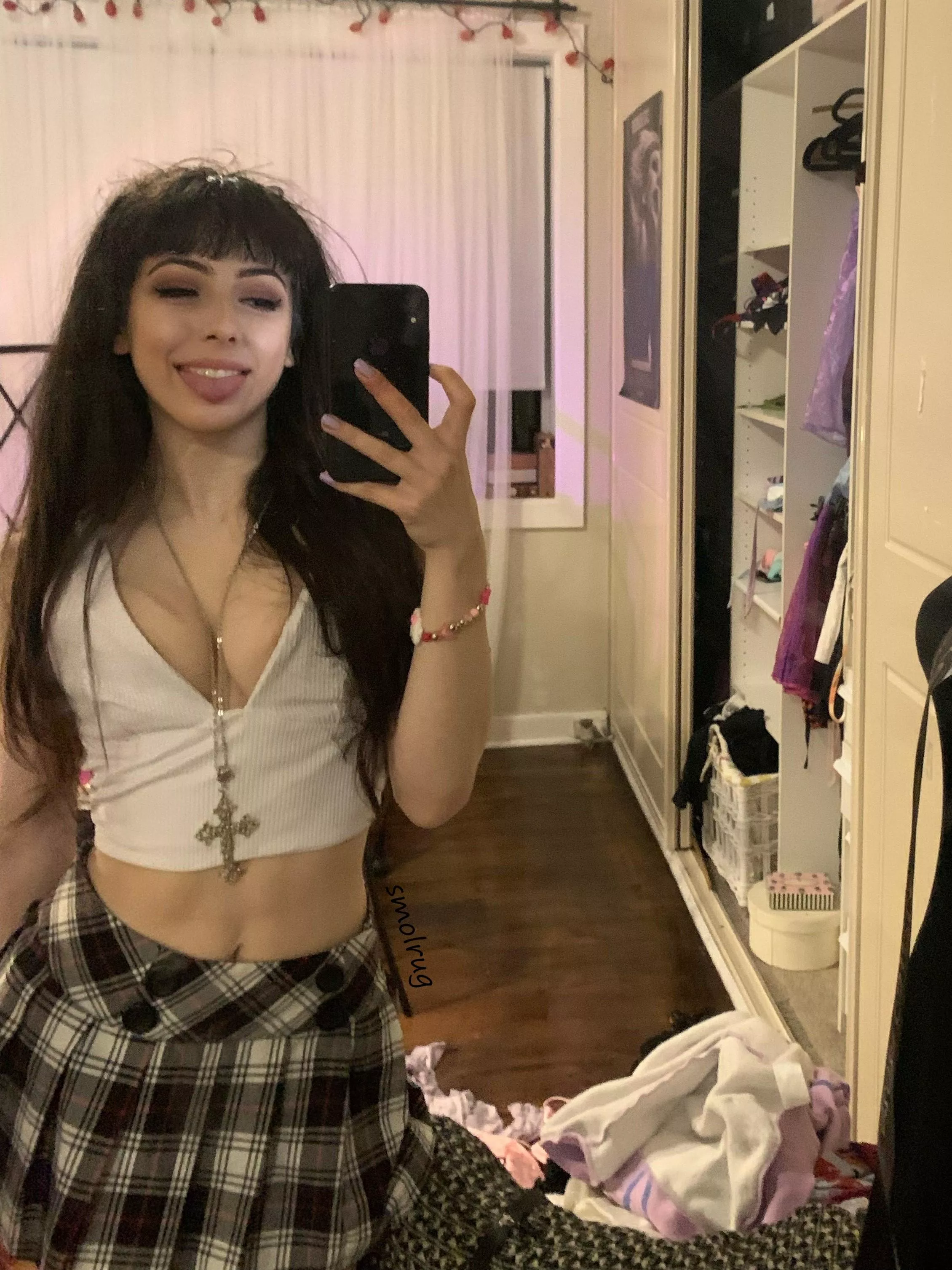 hope u like smol girls with bangs 18f posted by smolrug