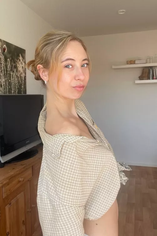i am feeling classy today 18F by mesmerizingsweetie
