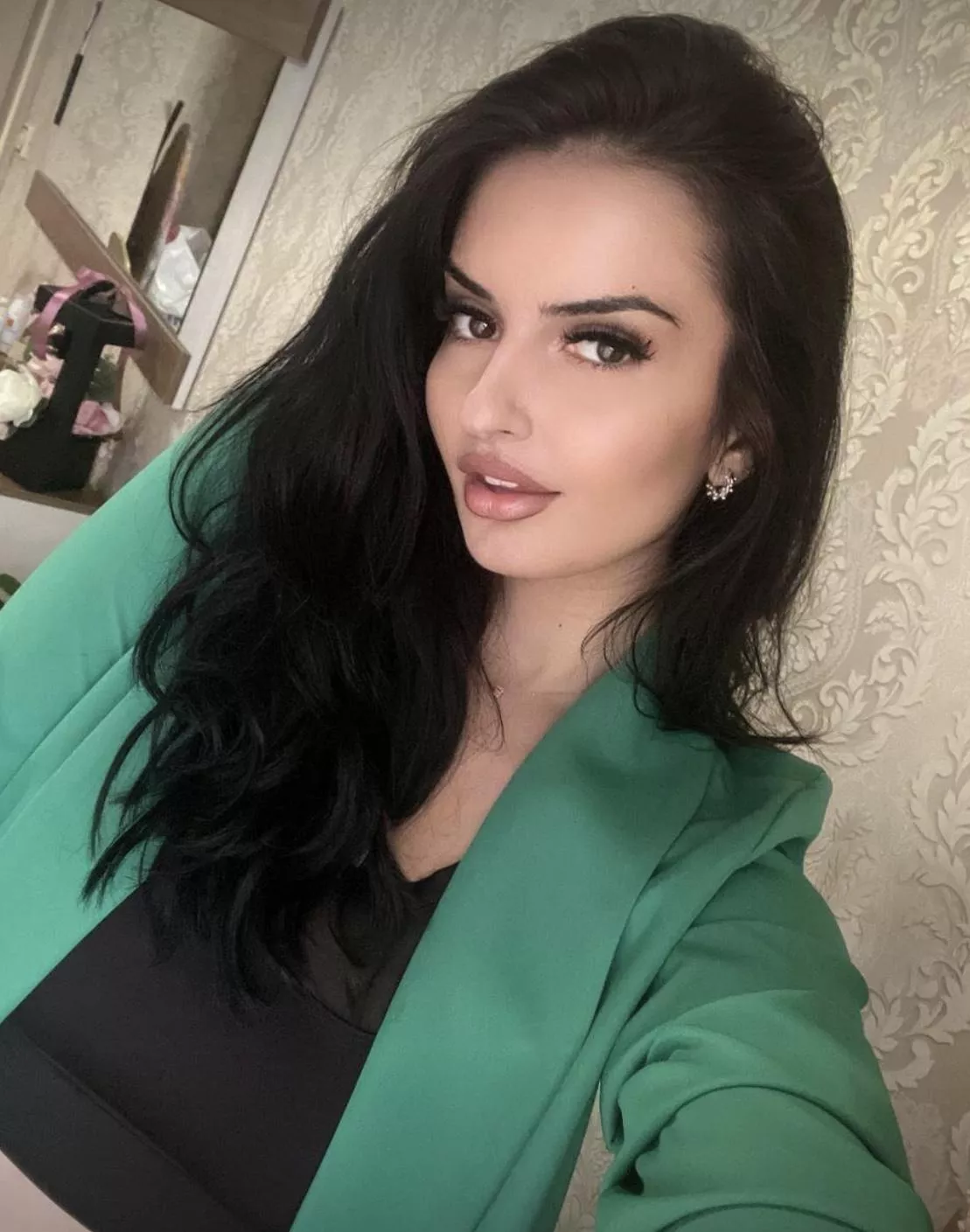 is my outfit cute? posted by Zoe_Fizzy