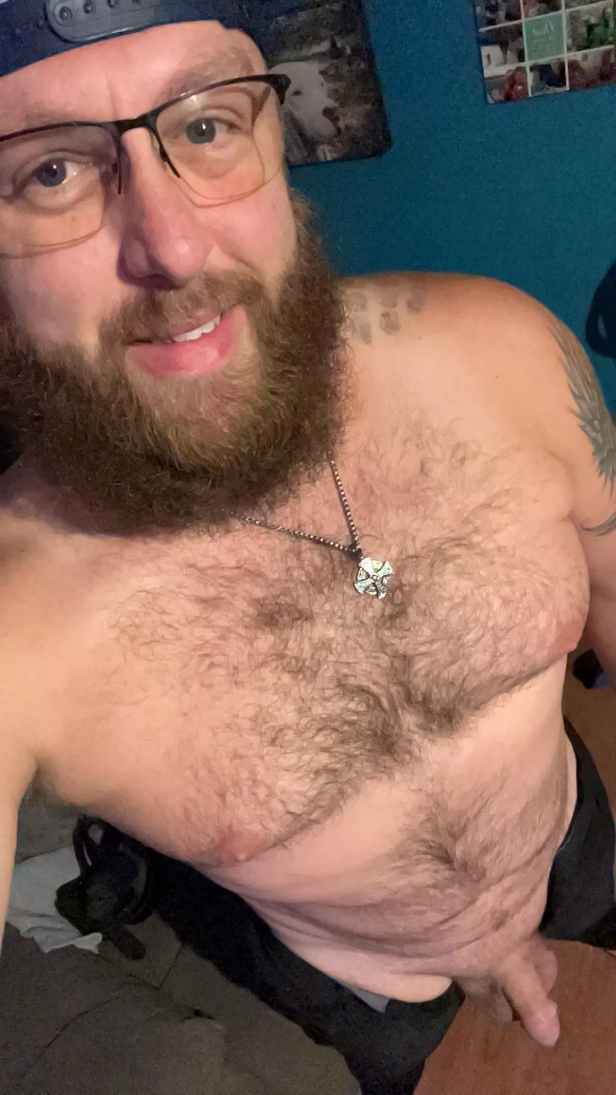 Would you get on your knees for me (41) posted by Yourbigbearonlyfans