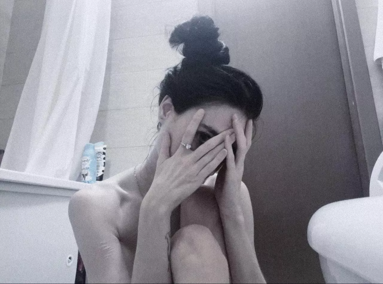 …. ( 𖦹‸𖦹).. posted by ProgramSad9561