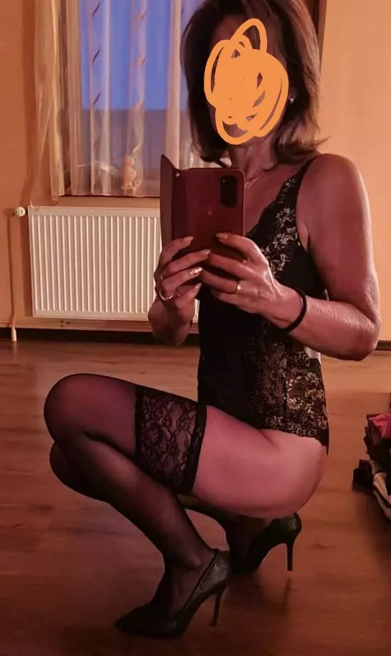 53y old wife  posted by dakarinoero