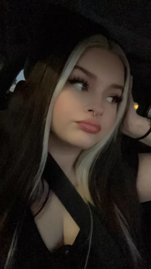 Do any other littles dislike bright colors or is it just me? I feel discouraged :(  by zonnovia