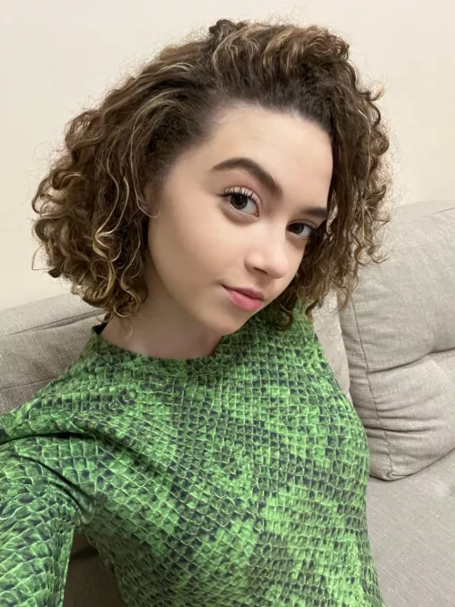 Felt so sexy with green by SereneTwilightxss