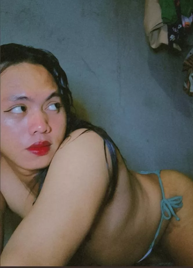 Hi babe I'm fresh from the bath say yes if you want more like this 😉🥴 posted by Prior_Finger_6090