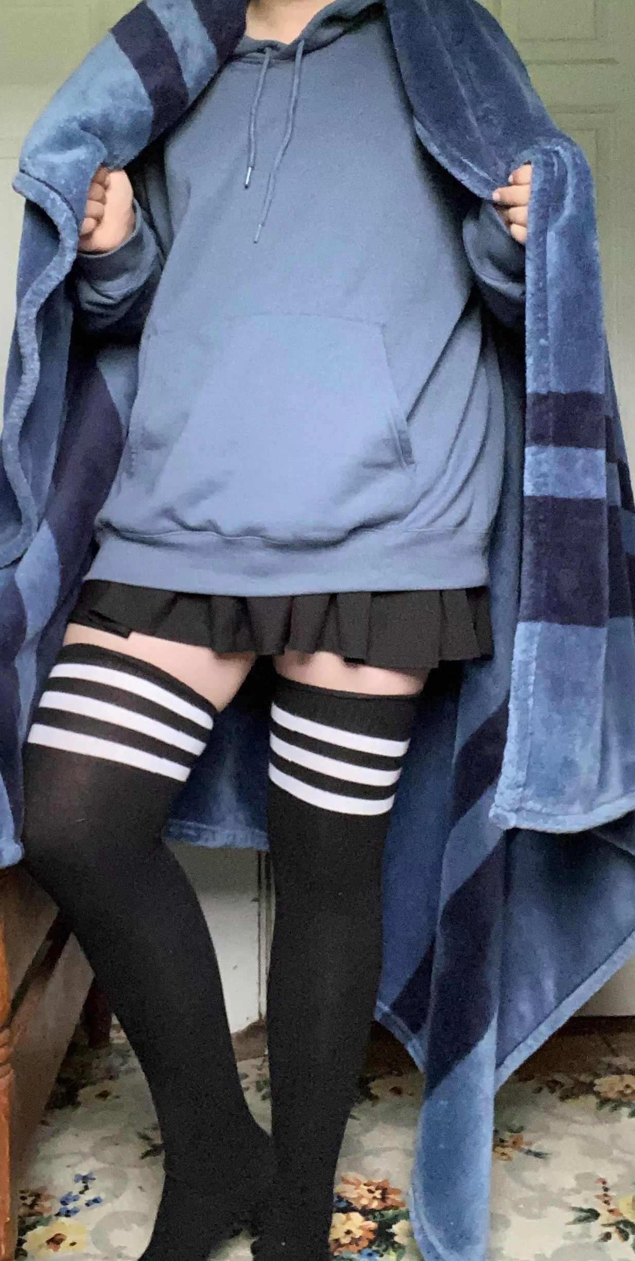 I love blankets :3 posted by Furry-Femboii